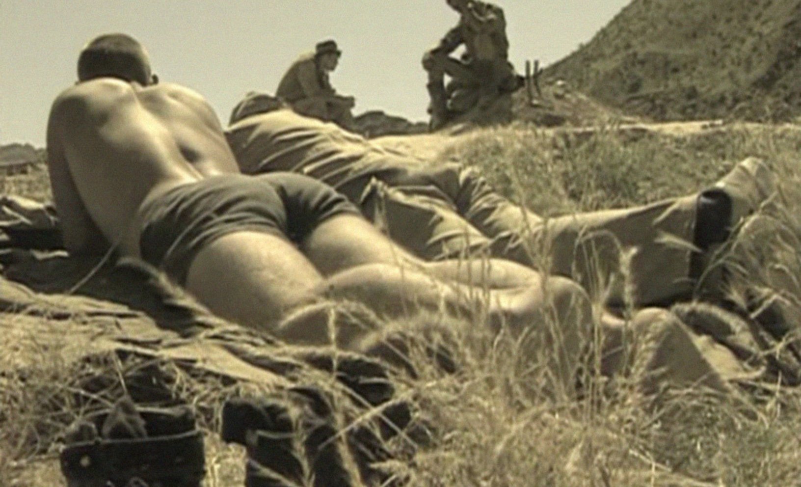 Үлкен сиськи бар траннидің үлкен фотосы