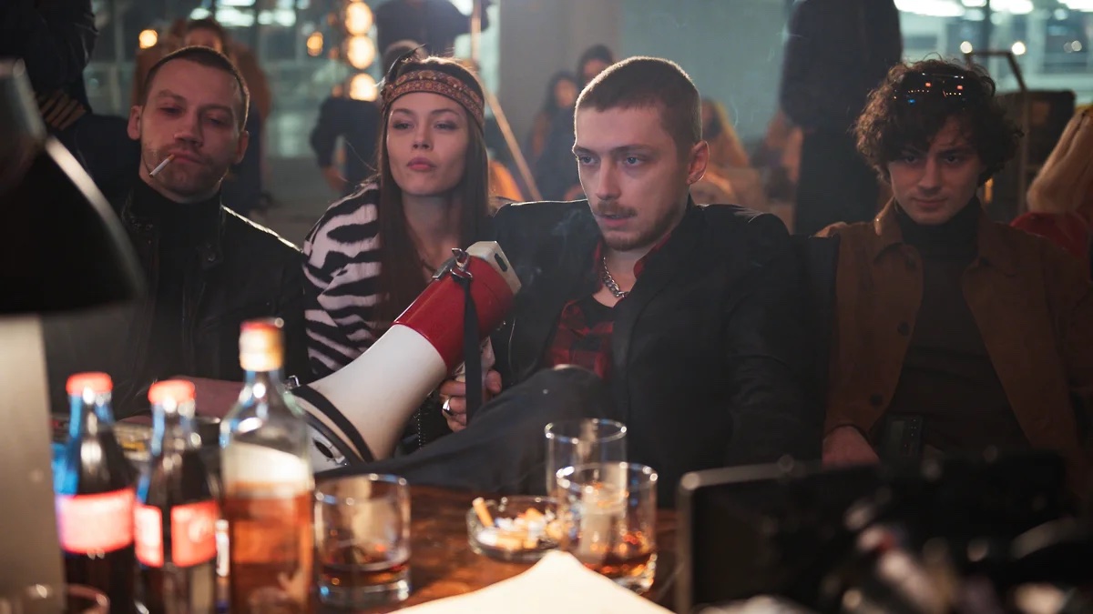 Құрылыста ұялшақ қызды сиқытты