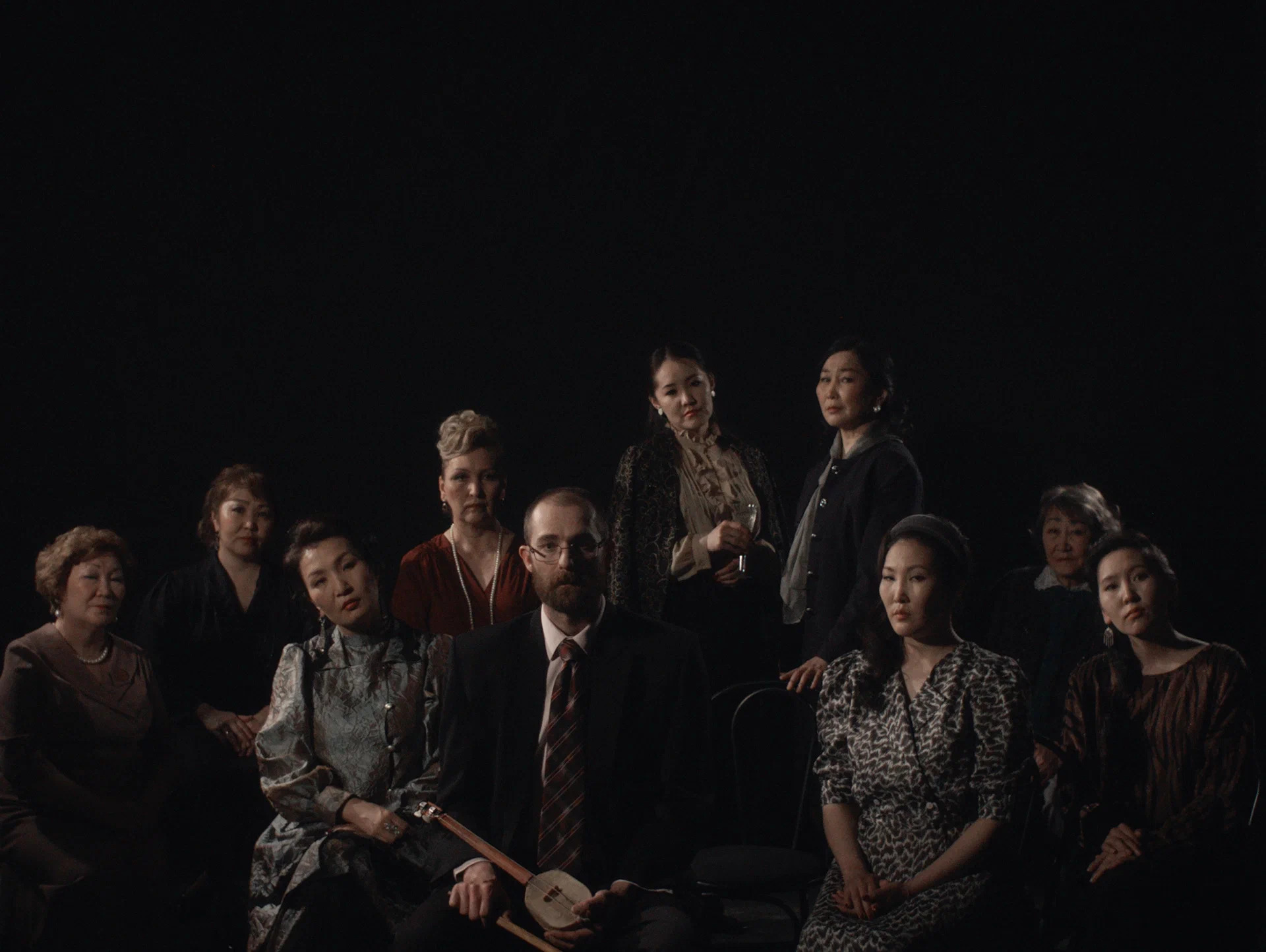 Күйеуі әйелінің досымен сәкес болғанын қалайды.